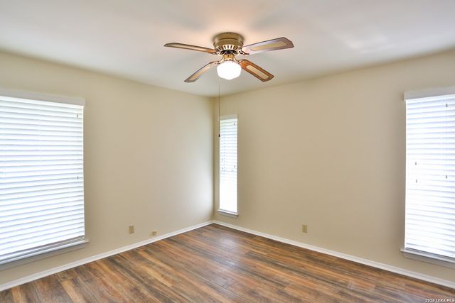 131 CREEKSIDE DR, Boerne, TX 78006