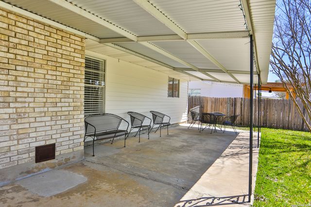 131 CREEKSIDE DR, Boerne, TX 78006