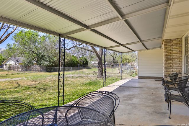 131 CREEKSIDE DR, Boerne, TX 78006