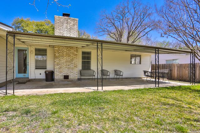 131 CREEKSIDE DR, Boerne, TX 78006