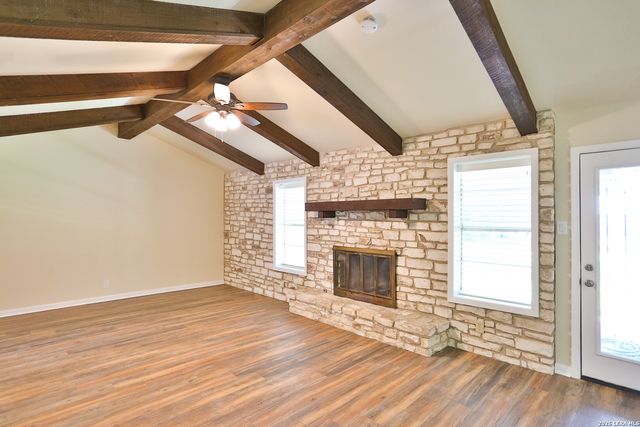 131 CREEKSIDE DR, Boerne, TX 78006