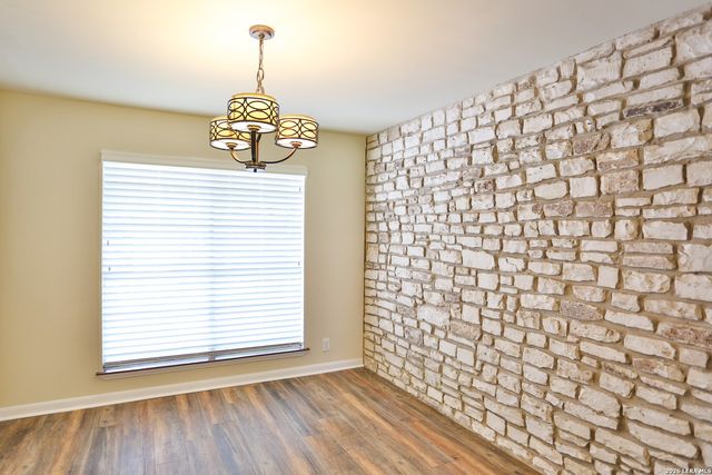 131 CREEKSIDE DR, Boerne, TX 78006