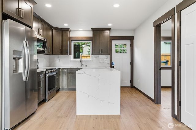 1281 Admirals Drive, Coupeville, WA 98236