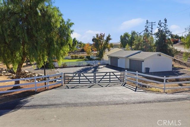 24765 Las Flores Drive, Canyon Lake, CA 92587