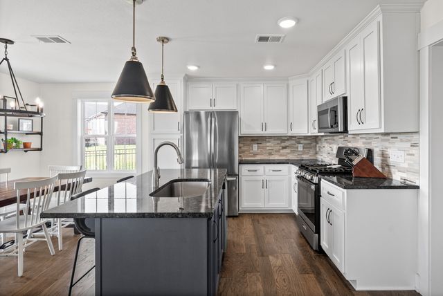 354 Frontier Dr, Clarksville, TN 37043
