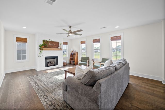 354 Frontier Dr, Clarksville, TN 37043
