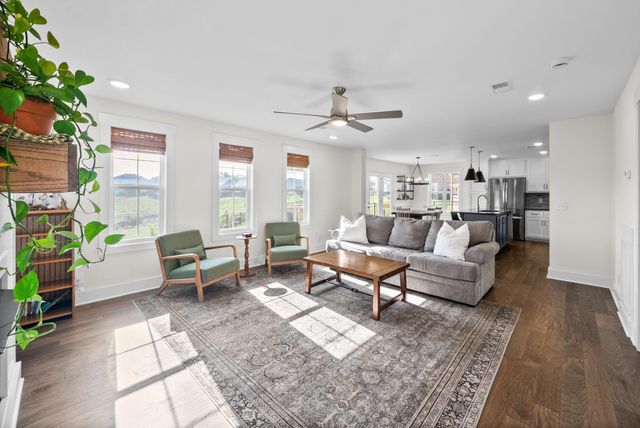 354 Frontier Dr, Clarksville, TN 37043