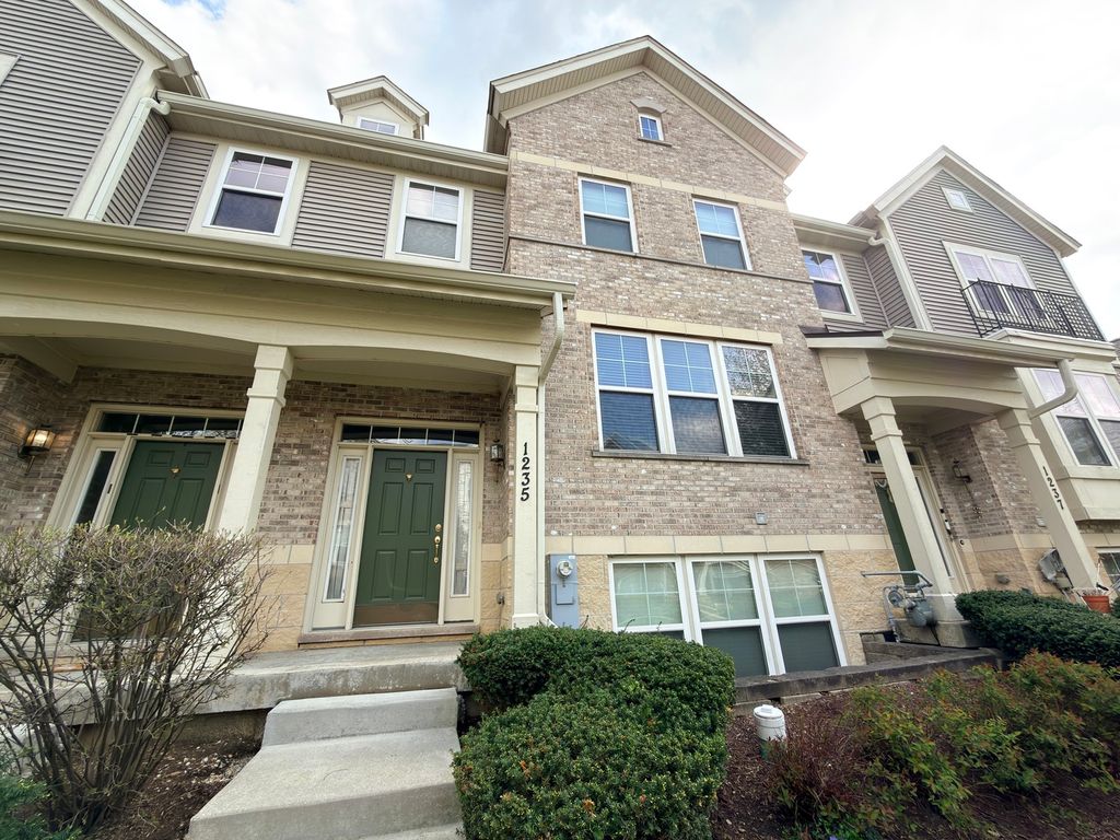 1235 Tuscany Drive, Streamwood, IL 60107