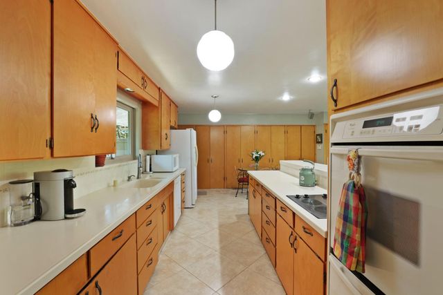 2406 Kenmore Ct, Modesto, CA 95350
