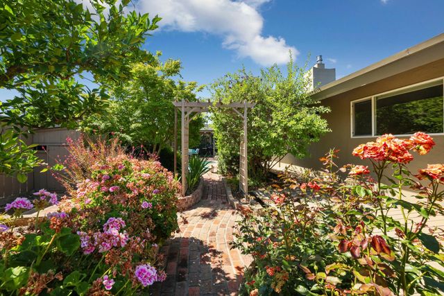 2406 Kenmore Ct, Modesto, CA 95350