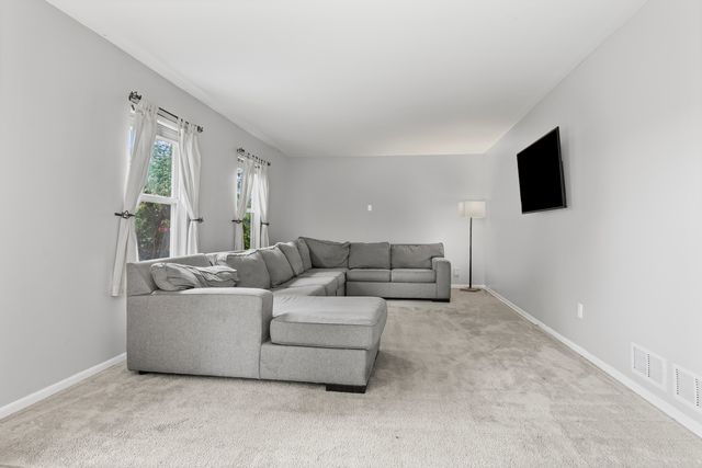 42 W Auburndale Avenue, Cortland, IL 60112