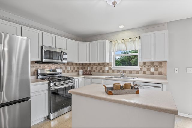 42 W Auburndale Avenue, Cortland, IL 60112