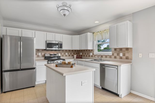 42 W Auburndale Avenue, Cortland, IL 60112