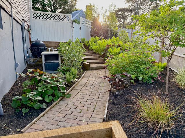 2 Tinys Way, Provincetown, MA 02657
