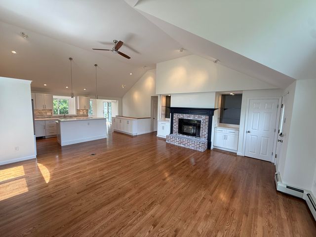 2 Tinys Way, Provincetown, MA 02657