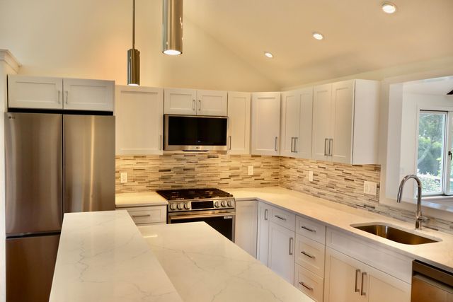2 Tinys Way, Provincetown, MA 02657