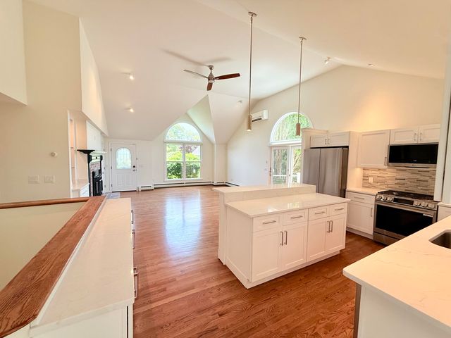 2 Tinys Way, Provincetown, MA 02657