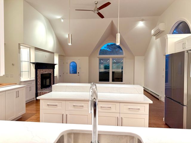 2 Tinys Way, Provincetown, MA 02657
