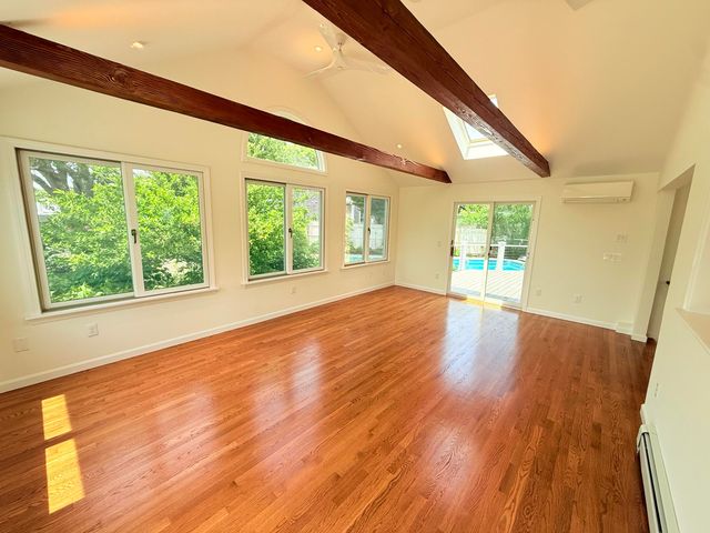 2 Tinys Way, Provincetown, MA 02657