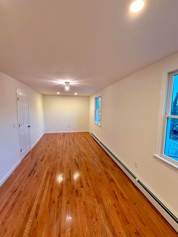 2 Tinys Way, Provincetown, MA 02657