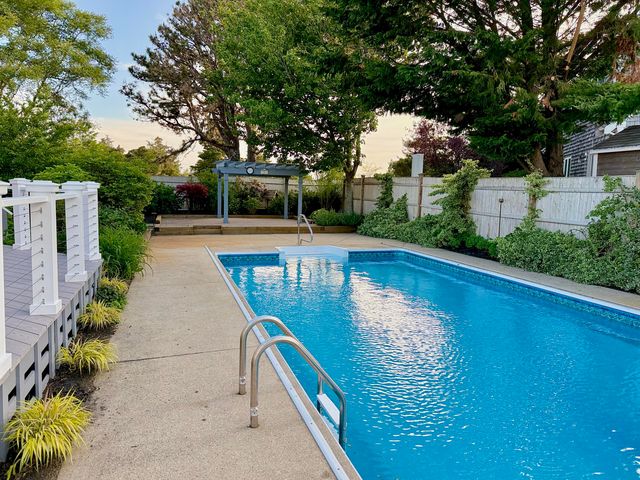 2 Tinys Way, Provincetown, MA 02657