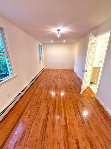 2 Tinys Way, Provincetown, MA 02657