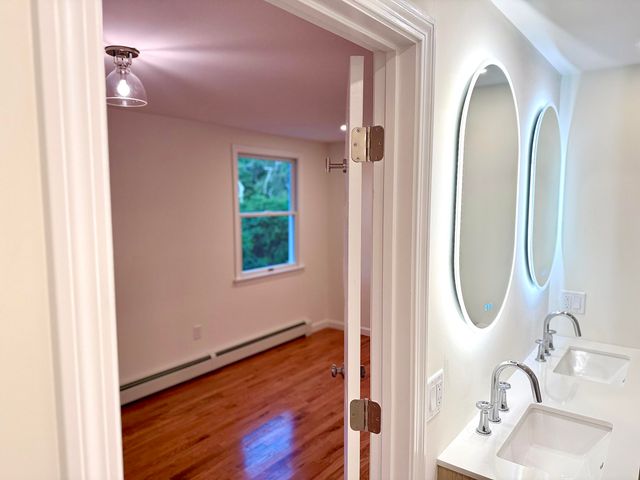2 Tinys Way, Provincetown, MA 02657