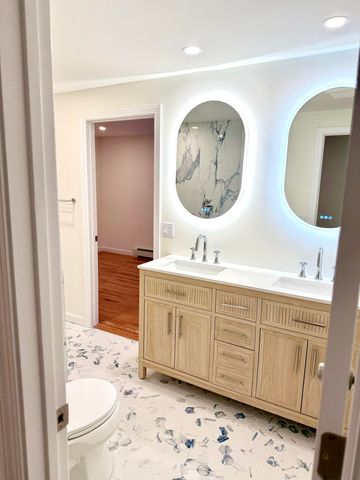 2 Tinys Way, Provincetown, MA 02657