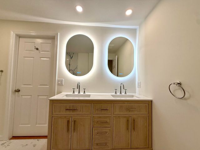 2 Tinys Way, Provincetown, MA 02657