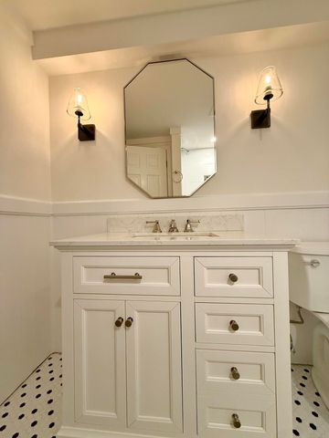 2 Tinys Way, Provincetown, MA 02657