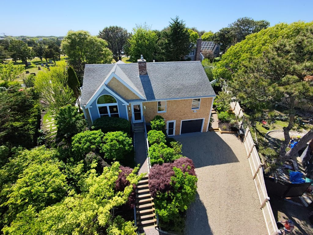 2 Tinys Way, Provincetown, MA 02657