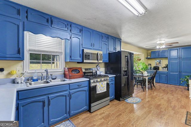150 Aspen Lake Drive E, Newnan, GA 30263