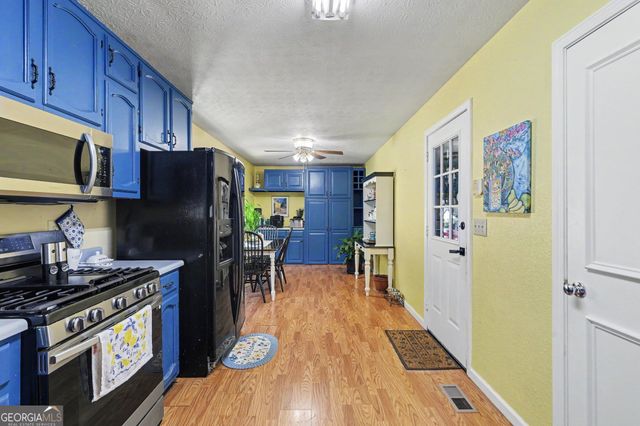 150 Aspen Lake Drive E, Newnan, GA 30263