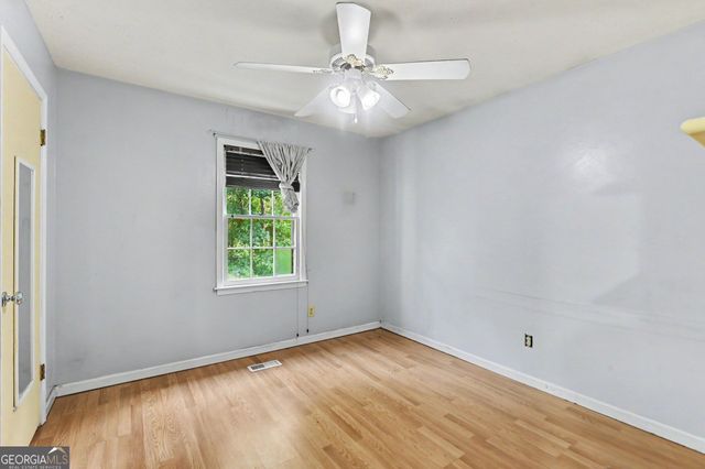 150 Aspen Lake Drive E, Newnan, GA 30263