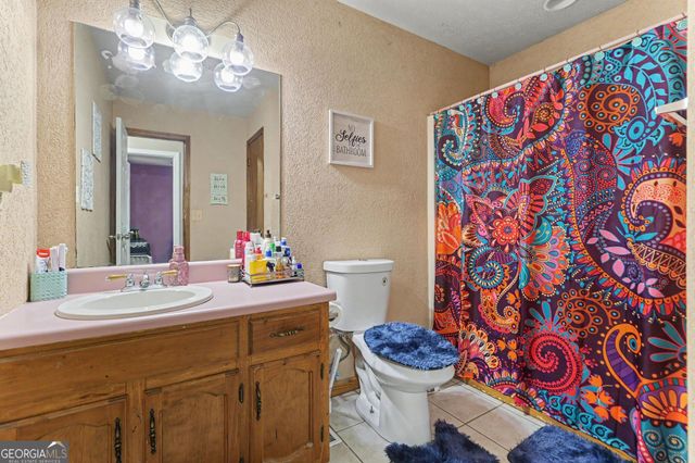 150 Aspen Lake Drive E, Newnan, GA 30263