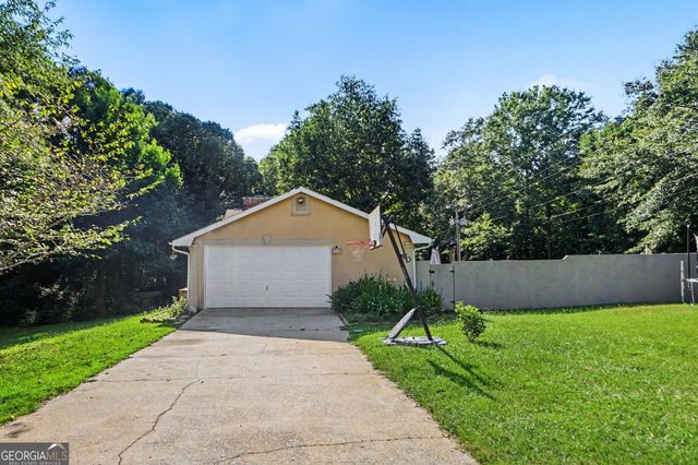 150 Aspen Lake Drive E, Newnan, GA 30263