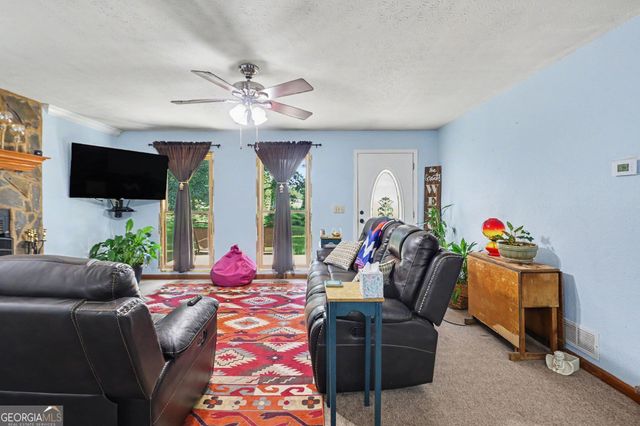150 Aspen Lake Drive E, Newnan, GA 30263