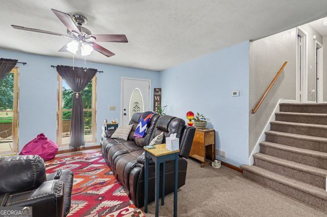 150 Aspen Lake Drive E, Newnan, GA 30263