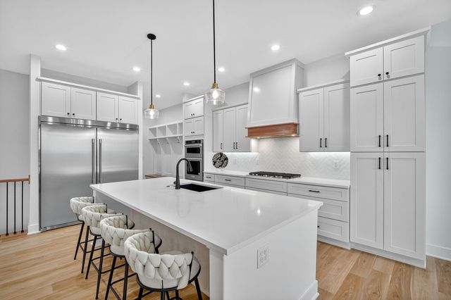 270 NW Montego Court, Waukee, IA 50263