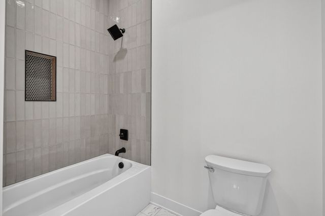 270 NW Montego Court, Waukee, IA 50263