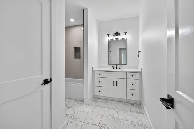 270 NW Montego Court, Waukee, IA 50263