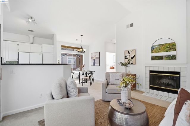 5245 Tacoma Cmn, Fremont, CA 94555