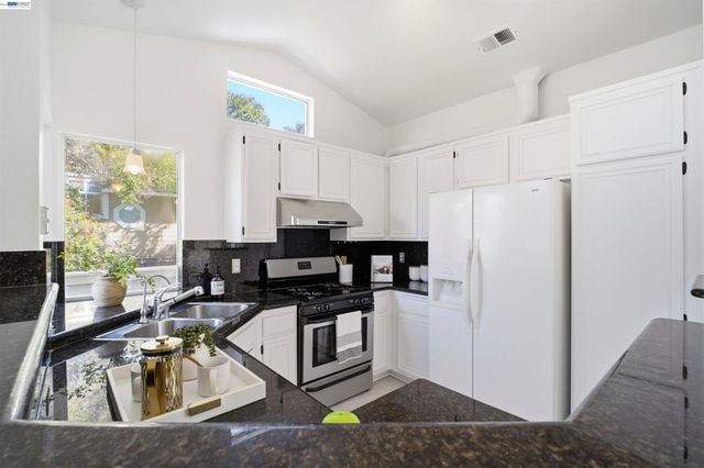 5245 Tacoma Cmn, Fremont, CA 94555