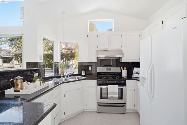 5245 Tacoma Cmn, Fremont, CA 94555