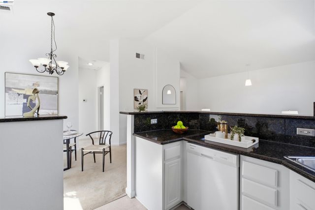 5245 Tacoma Cmn, Fremont, CA 94555