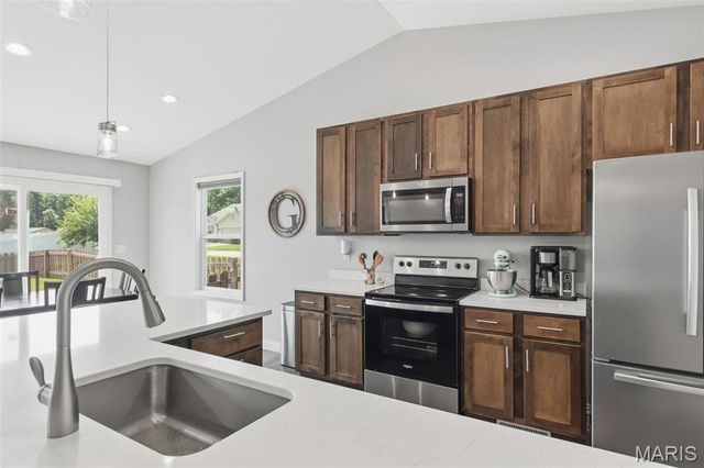 1100 Slapshot Drive, Foristell, MO 63348