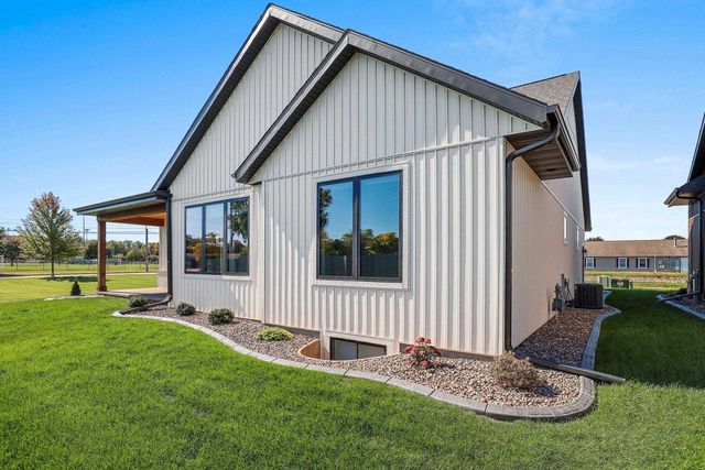 441 RIVERVIEW RIDGE PLACE, Combined Locks, WI 54113