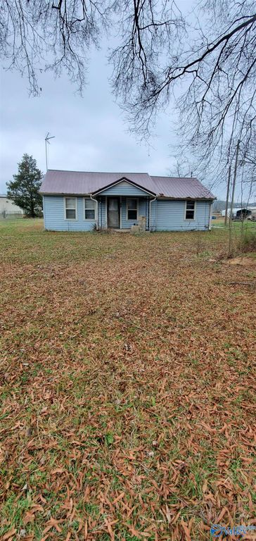 161 E E Pine Street, Falkville, AL 35622