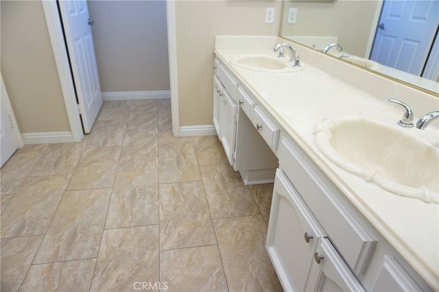 19584 Shadow Glen Circle, Porter Ranch, CA 91326