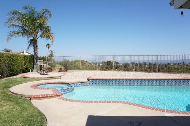 19584 Shadow Glen Circle, Porter Ranch, CA 91326